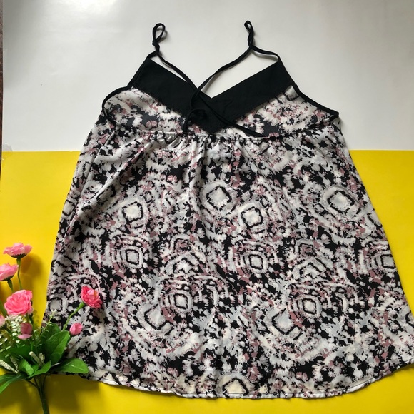 Romeo + Juliet flowy top - Picture 2 of 2